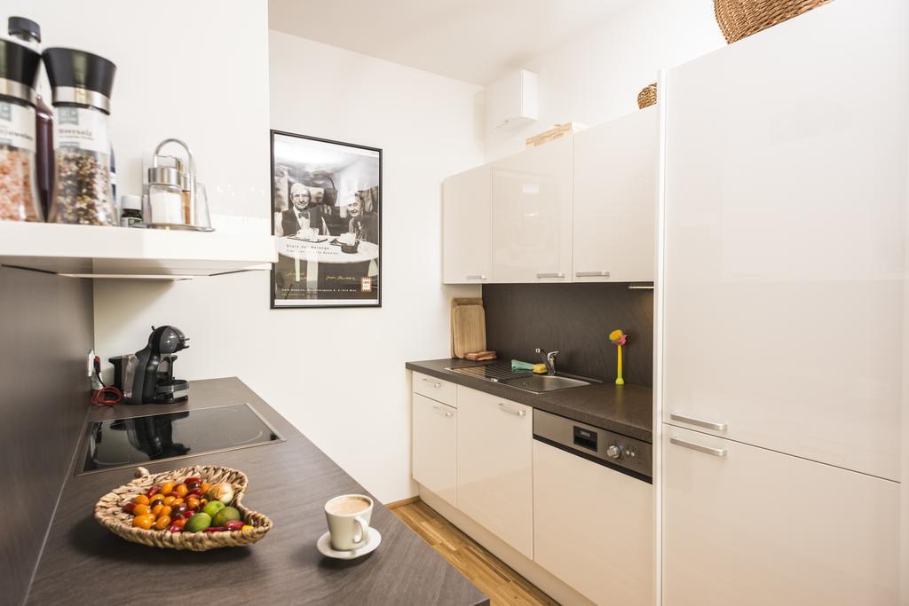 Sky View Apartment Вена Экстерьер фото