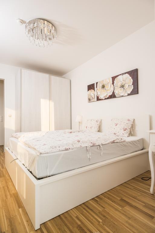 Sky View Apartment Вена Экстерьер фото