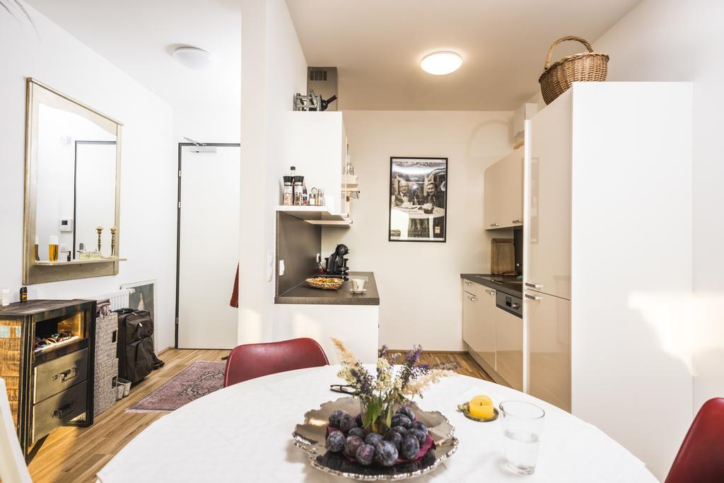 Sky View Apartment Вена Экстерьер фото